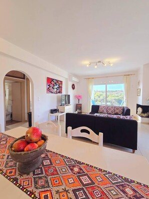 Lakithra 2 bedroom apartment Open plan kitchen and living room 