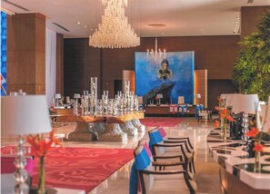 Grande Luxxe Lobby