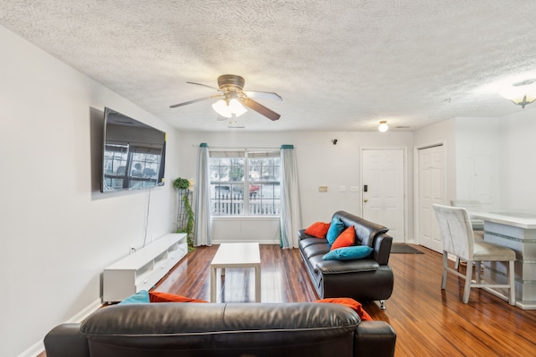 Indoors, Building, Furniture, Living Room, Room