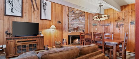Indoors, Screen, Furniture, Living Room, Hardwood