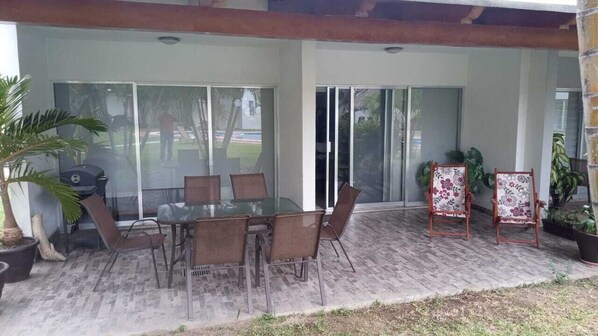 Outdoor dining