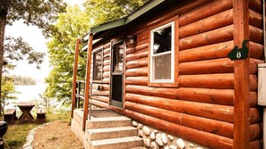 Cabin_8_02