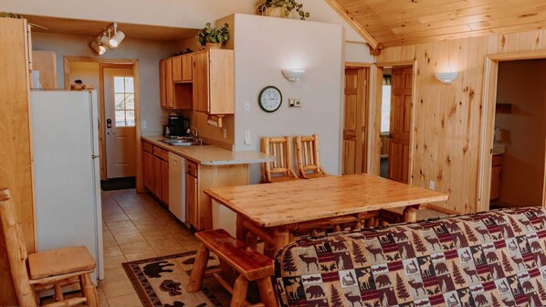 Kitchen and Dining (16/17)