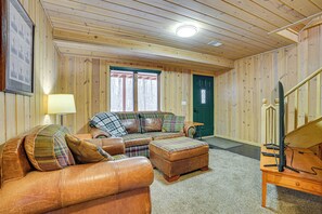 Family Room | 2 Arcade Machines | Dartboard | Sauna | Free WiFi