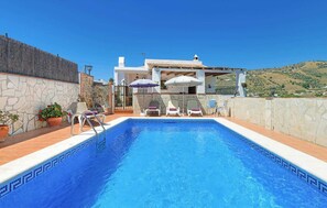 La Era %2D the private pool