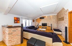Living room 2