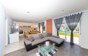 Living room 1