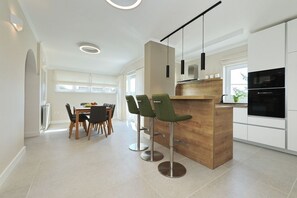 Salle à manger 1