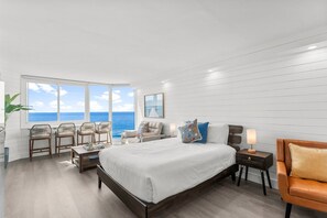 Queen bed, Fantastic view from studio condo