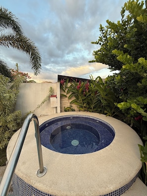 Bain à remous extérieur