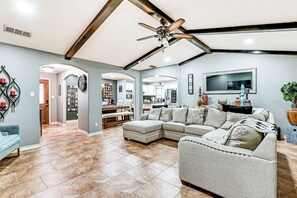 Living Room | Smart TV | Free WiFi | Electric Fireplace