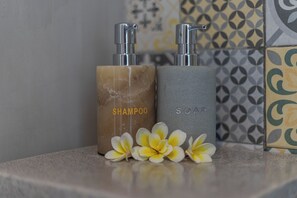 Bathroom amenities