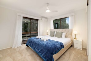 Master Room - King size bed