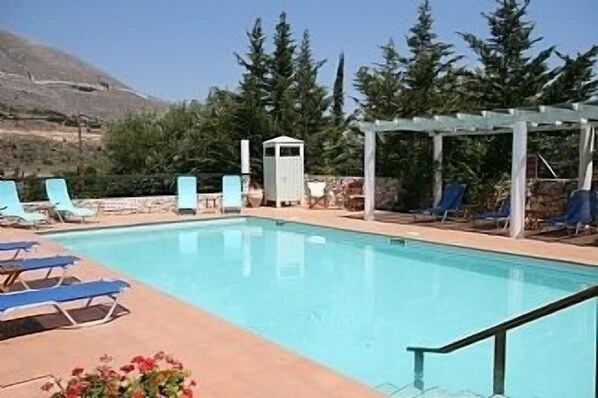 Welcome to Villa Ponente, in Agia Efimia Kefalonia.