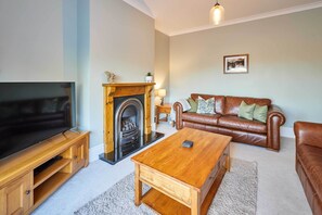 Peasholm Place, Scarborough - Host & Stay