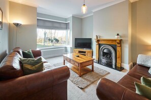 Peasholm Place, Scarborough - Host & Stay