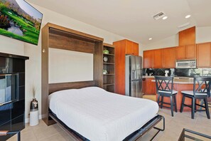 Studio with murphy bed, and Smart TV