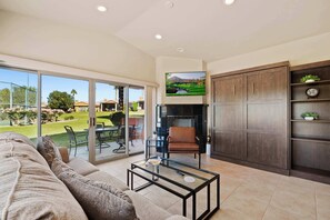 Studio with murphy bed, and Smart TV