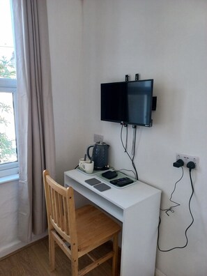 Flat screen TV with netflix and sky TV access 