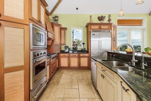 The chef's kitchen is a culinary masterpiece, anchored by a professional-grade 6-burner gas stove with precise temperature controls- perfect for preparing everything from multi-course meals to quick dinners. 