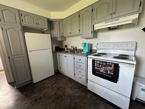  A kitchen that’s ready for every meal, every moment, and every memory. Spacious, functional, and fully equipped for your culinary creations.