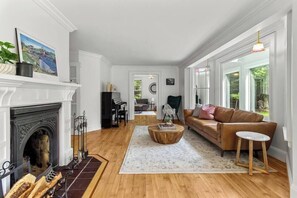 Our living room is a cozy retreat where style meets comfort, perfect for relaxing with family and friends. #LivingRoomCozy #StyleAndComfort #FamilyTime