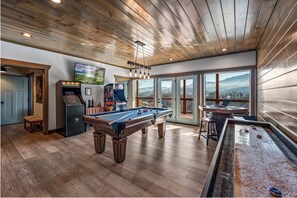 Pool table, Smart TV, shuffleboard, arcade games, and stunning views for miles!