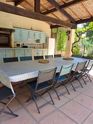 Outdoor dining