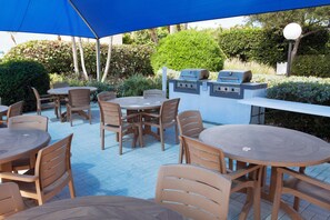 BBQ Grilling Area/Outdoor Dining