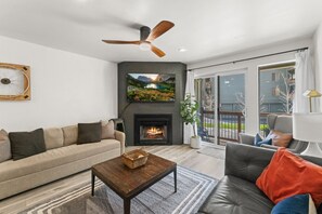 Living Room (3)