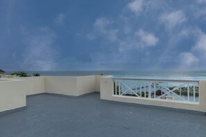 Private balcony on the third floor. Great for wedding pics or family reunion events.