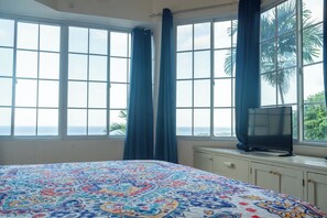 Master bedroom with large picture windows for 180 view of the ocean. Unique view of ocean in front and rain forest at the back of the property. Smart TV for entertaining. WIFI extender for uninterrupted viewing or work.