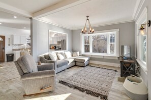 Living Room | Free WiFi | Smart TV | Central A/C | 1st Floor