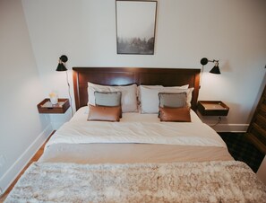 Room #5-Bitterroot Apartment Bed