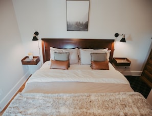 Room #5-Bitterroot Apartment Bed