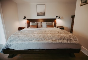 Room #5-Bitterroot Apartment Bed