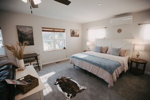 Rattlesnake Apartment #2- Bedroom