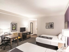 Unit with 2 Double size beds