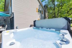 6 Person Hot tub open all year