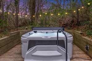 Outdoor spa tub