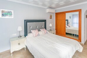 Cruz del Monte in Competa %2D Main bedroom with ensuite