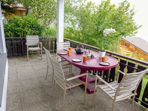 Pflanze, Tabelle, Möbel, Eigentum, Blumentopf, Geschirr, Stuhl, Tisch Im Freien, Gebäude, Gartenmöbel