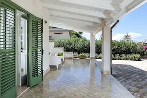 Building Exterior, Outdoor