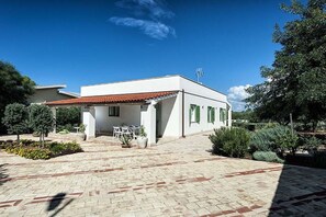 Building Exterior, Outdoor