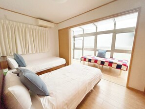 ・[Twin room] Equipped with air conditioning, you can stay comfortably all year round.