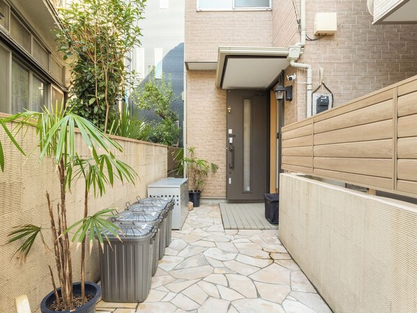 ・[Entrance] Smart lock is installed, the PIN code will be provided before check-in