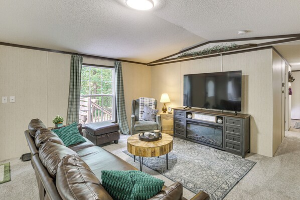Wright City Vacation Rental | 2BR | 1BA | 896 Sq Ft | 5 Steps to Enter