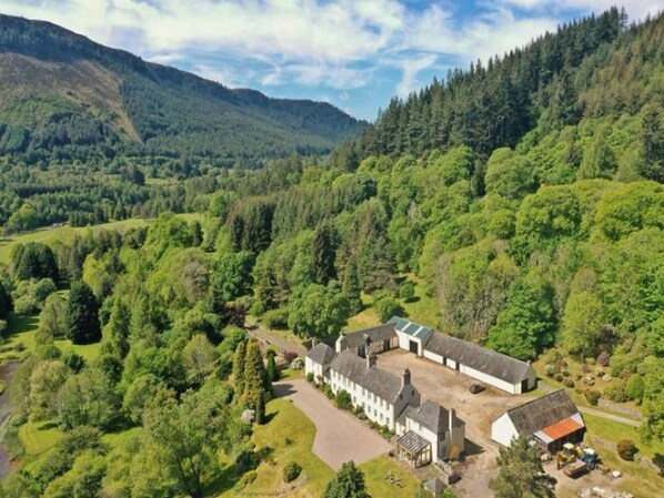 Tree, Landscape, House, Highland, Rural Area, Estate, Plain, Land Lot, Human Settlement, Village