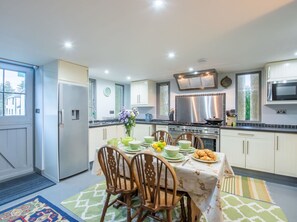 Design Intérieur, Meubles, Sol, Plafond, Sol, Cuisine, Pièce, Éclairage, Appareil De Cuisine, Domicile