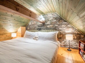 Bois, Chambre, Sol, Sol, Meubles, Grenier, Lit, Literie, Drap De Lit, Plafond